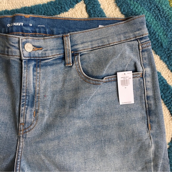 Old Navy Shorts - Picture 3 of 5